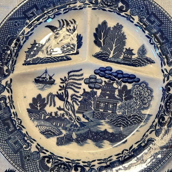 Vintage Blue Willow grill plate with Made in Japan on the back. - Picture 2 of 5
